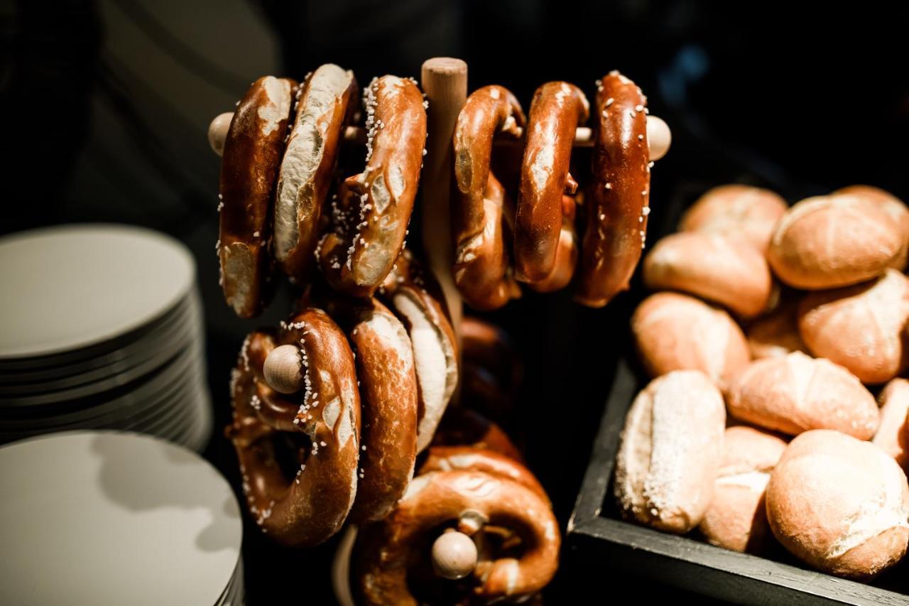 ホテル ルームス ミューニック オートグラフ コレクション ミュンヘン エクステリア 写真 Pretzels