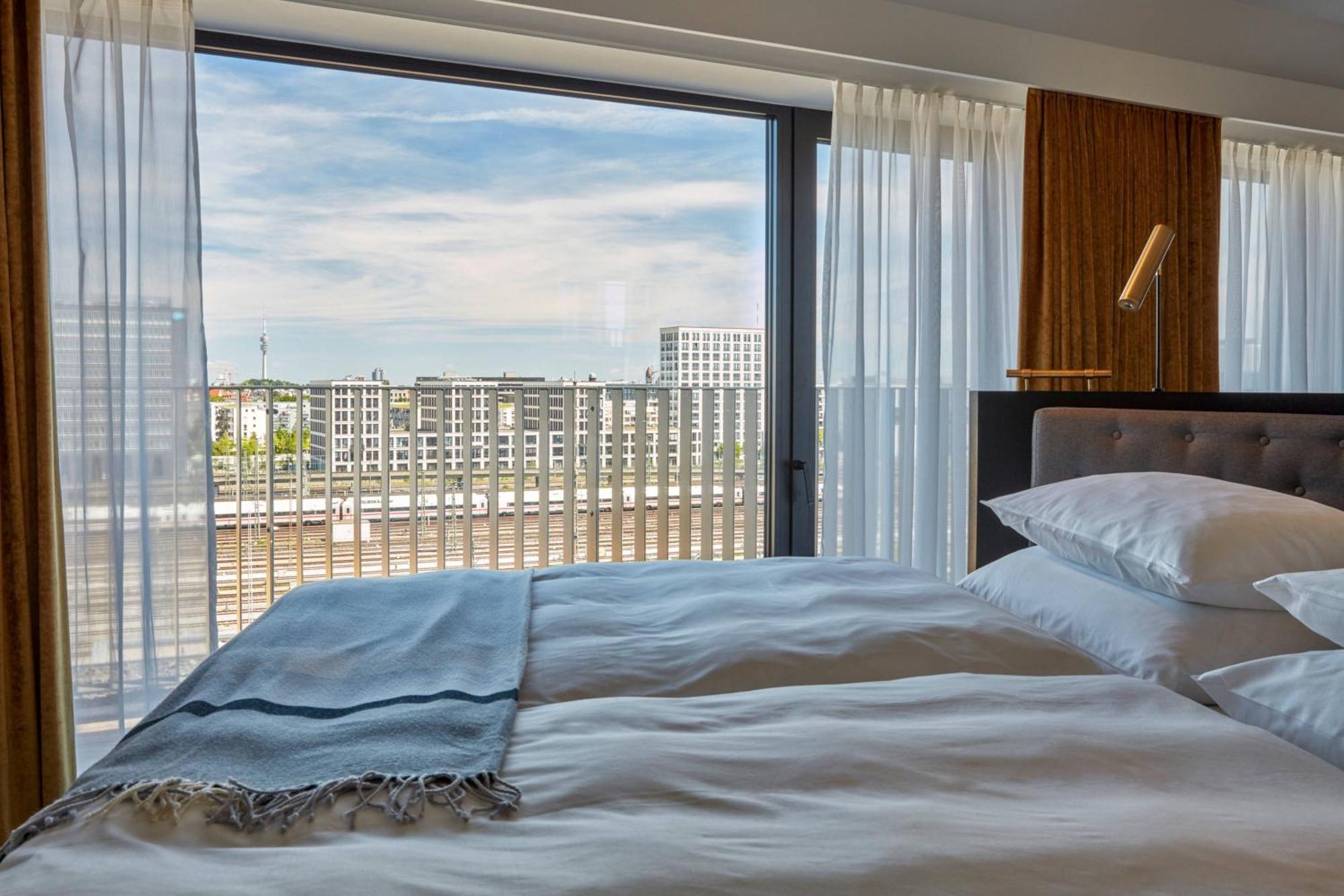 ホテル ルームス ミューニック オートグラフ コレクション ミュンヘン エクステリア 写真 A bedroom at the hotel