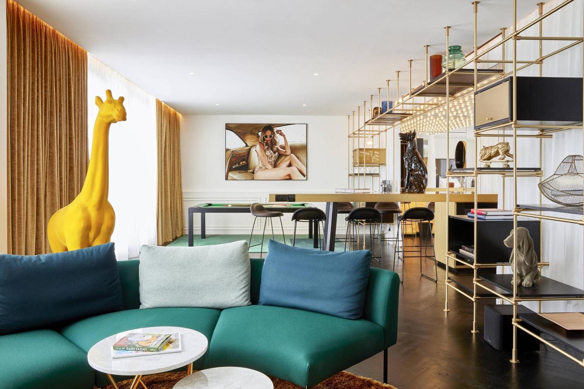 ホテル ルームス ミューニック オートグラフ コレクション ミュンヘン エクステリア 写真 The interior of a suite at the Standard London