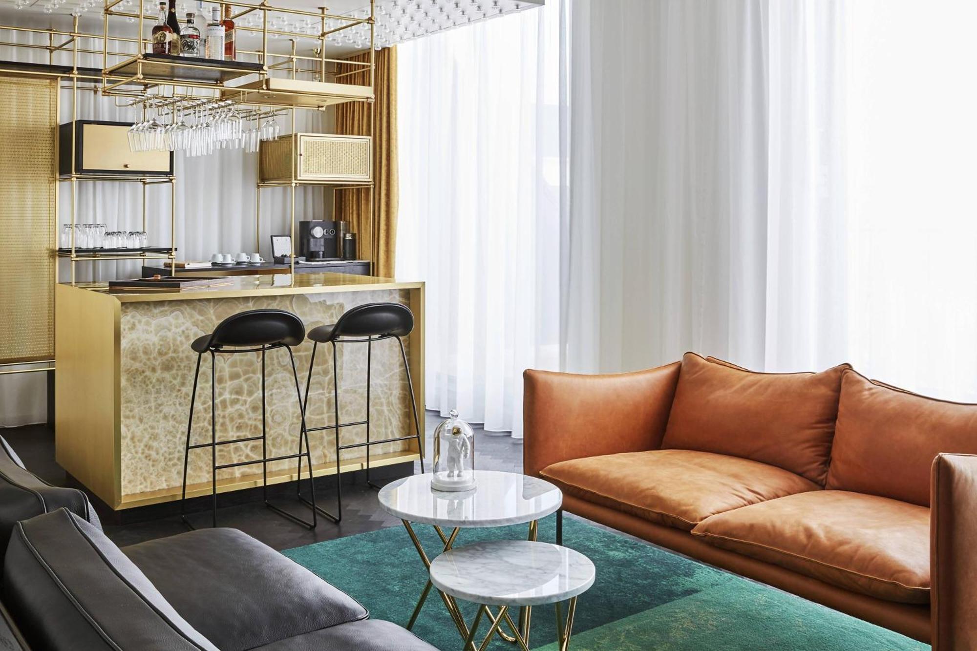 ホテル ルームス ミューニック オートグラフ コレクション ミュンヘン エクステリア 写真 The living room of a penthouse at The Standard East Village