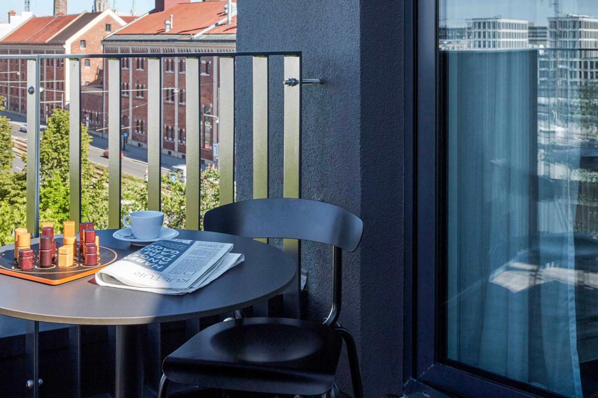 ホテル ルームス ミューニック オートグラフ コレクション ミュンヘン エクステリア 写真 A balcony